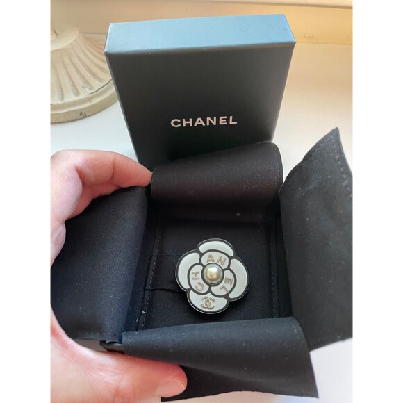 Chanel 19P Resin and Pearl Camellia Brooch - Unused - Picture 8 of 9